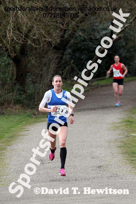 Laura Weightman (Morpeth) 2nd leg of the senior womens 6 stage relay, 2014 Northern 12 and 6 Stage Relays, Heaton Park, Manchester. Photo: David T. Hewitson/Sports for All Pics